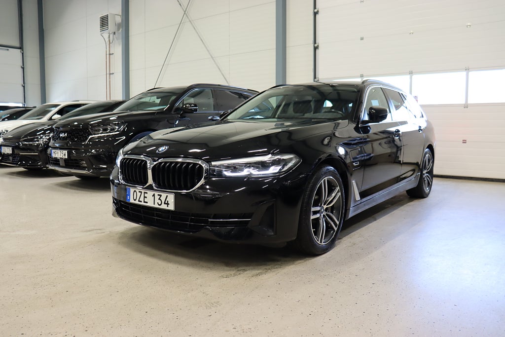 BMW 530e xDrive Touring B-Kamera Läder Drag Navi 292hk