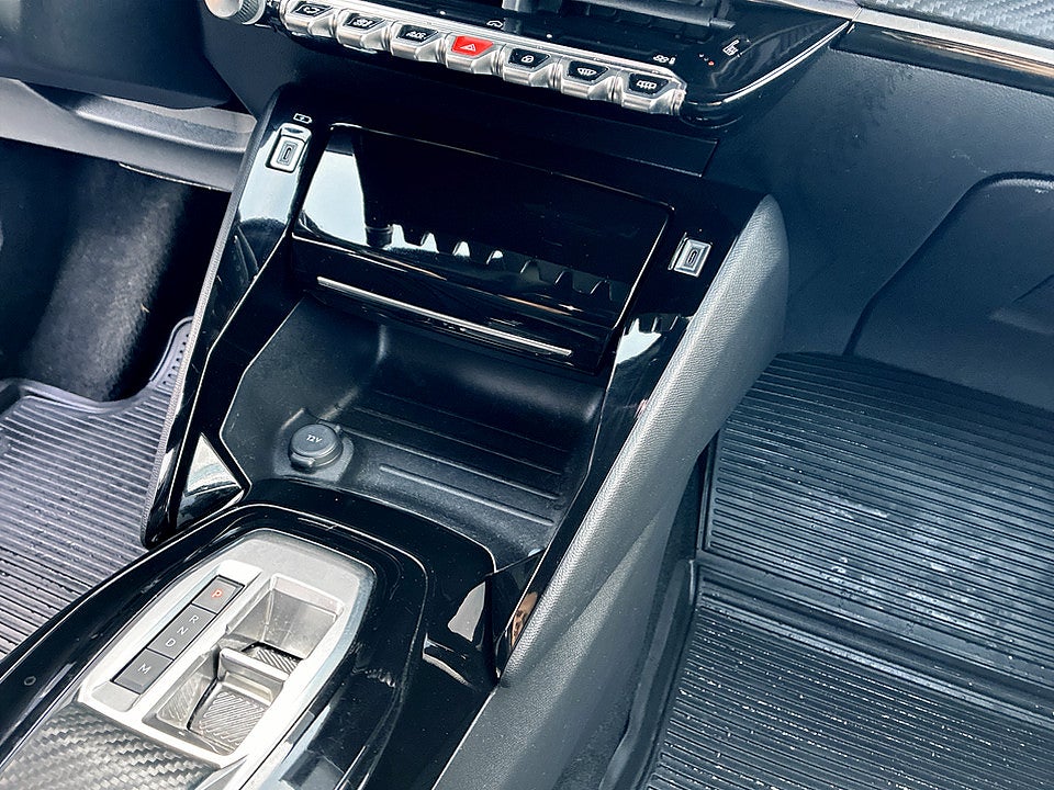 Bild på Peugeot 2008 Allure 1.2 PT 130hk B-KAMERA CARPLAY