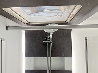 Husbil-halvintegrerad Adria CORAL SUPREME MB 670 DC 21 av 23