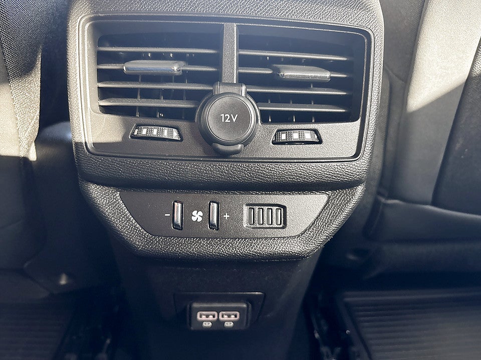 Bild på Peugeot 5008 GT Black Pack 1.2 PT 130hk Aut 7-SITS B-KAMERA CARPLAY