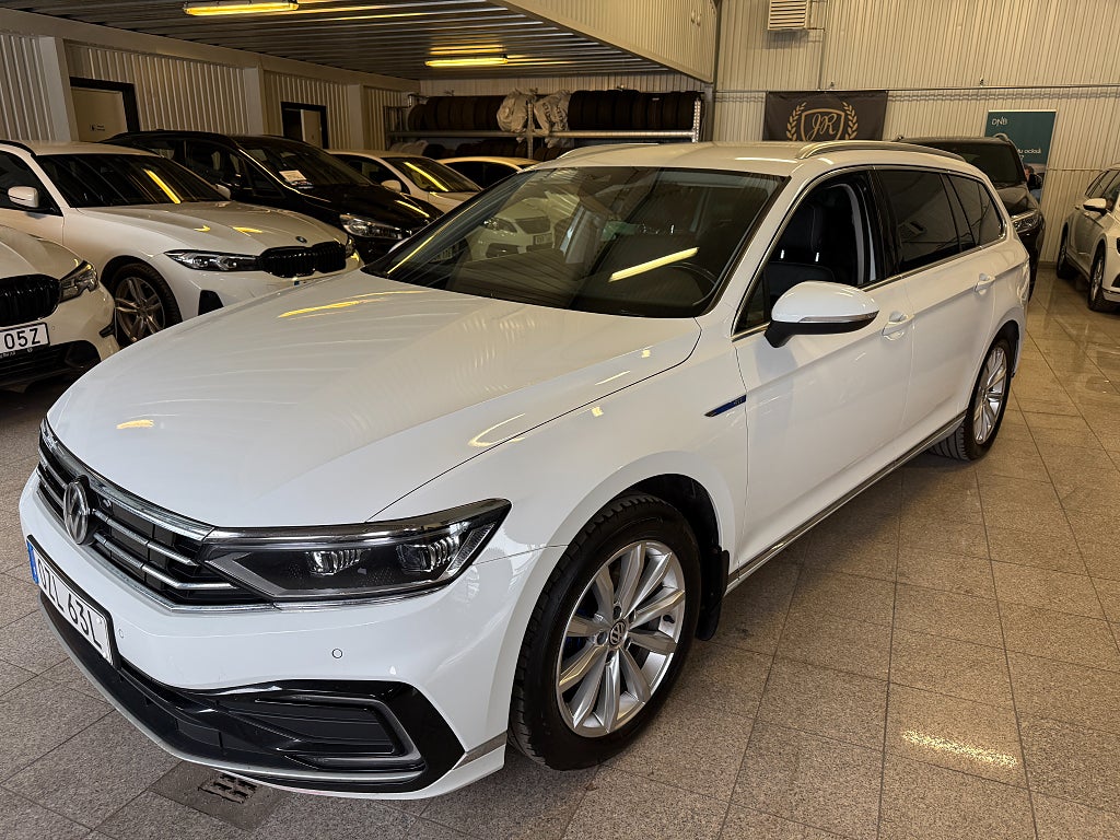 Volkswagen Passat SC GTE Executive 1 ägare Navi Värmare Kamera Drag Moms
