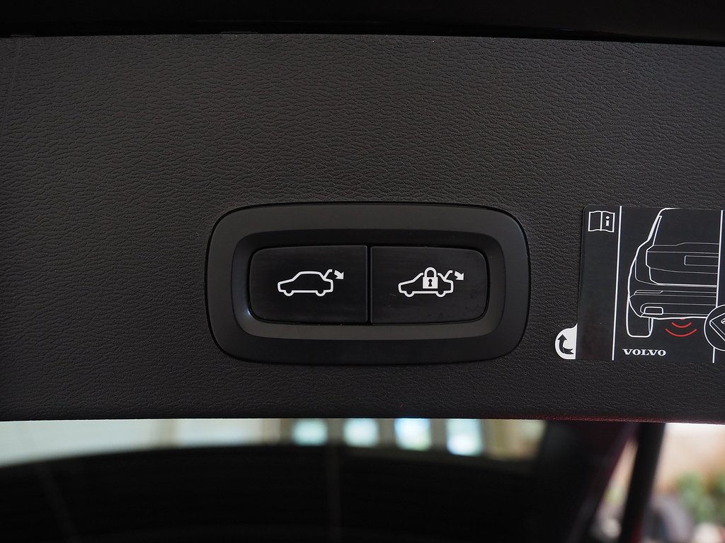 Volvo XC40 Recharge T5 262hk R-Design |Pano|Navi|Kamera| 2021