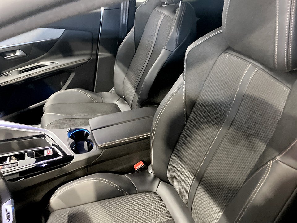 Bild på Peugeot 3008 GT 1.2 PT 130hk Aut B-KAMERA CARPLAY