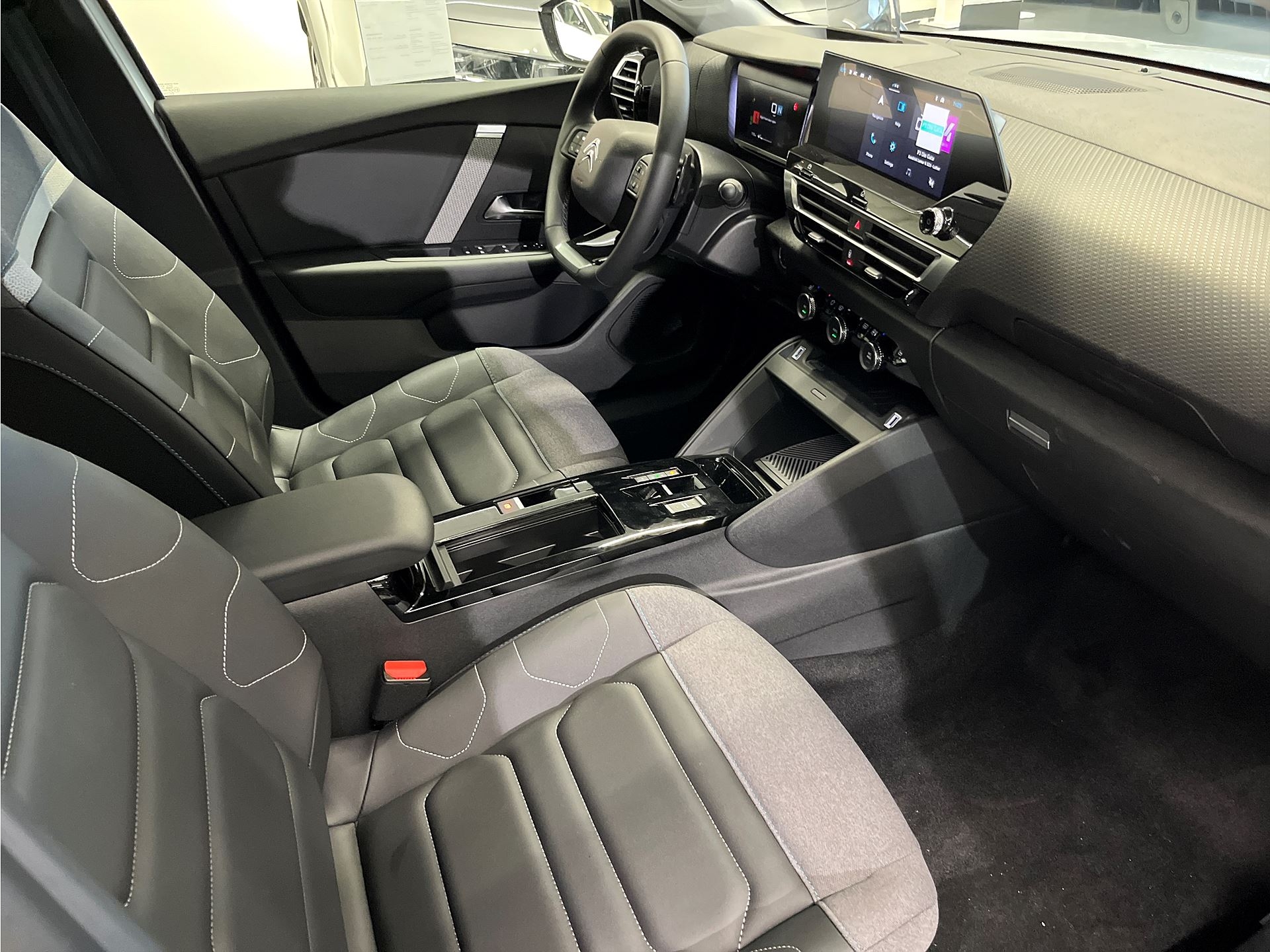 Citroen C4 X Shine PureTech 130hk Aut 2024, bild 7/44