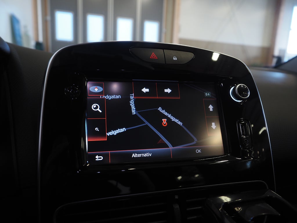 Renault Clio 1.2 TCe EDC 118hk Automat Intens P-Sensorer Navigation 2018