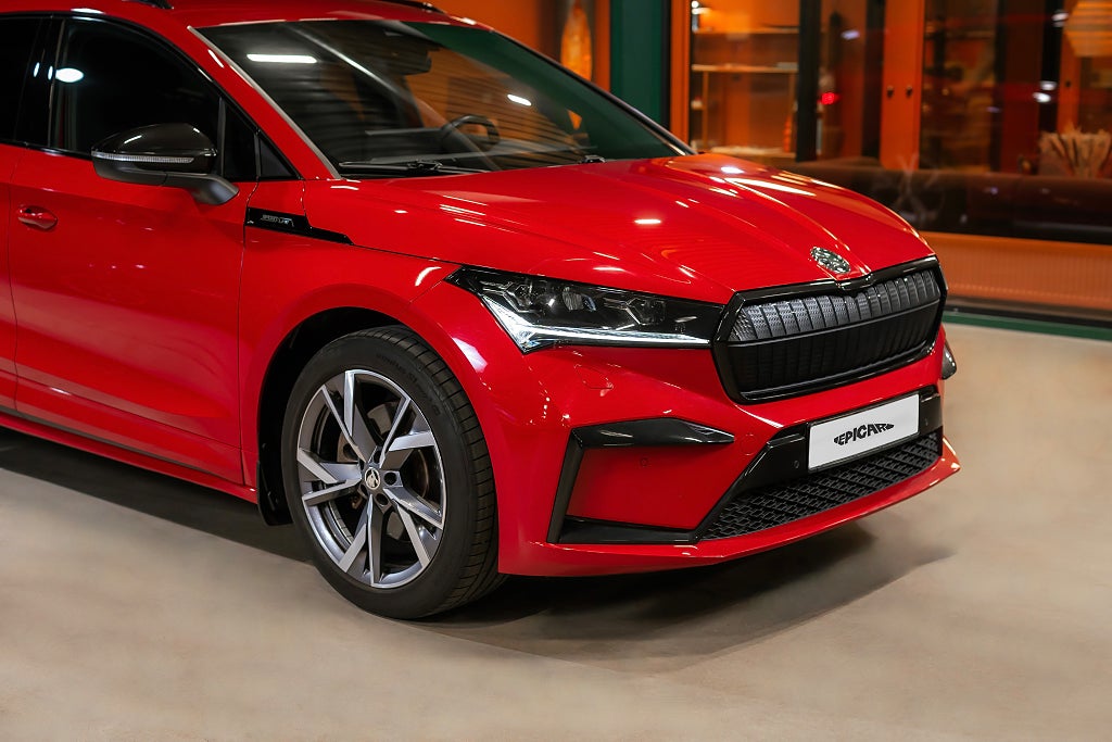 Skoda Enyaq iV 80 iV80 / Sportline / Drag / Värmare / 530km räckvidd