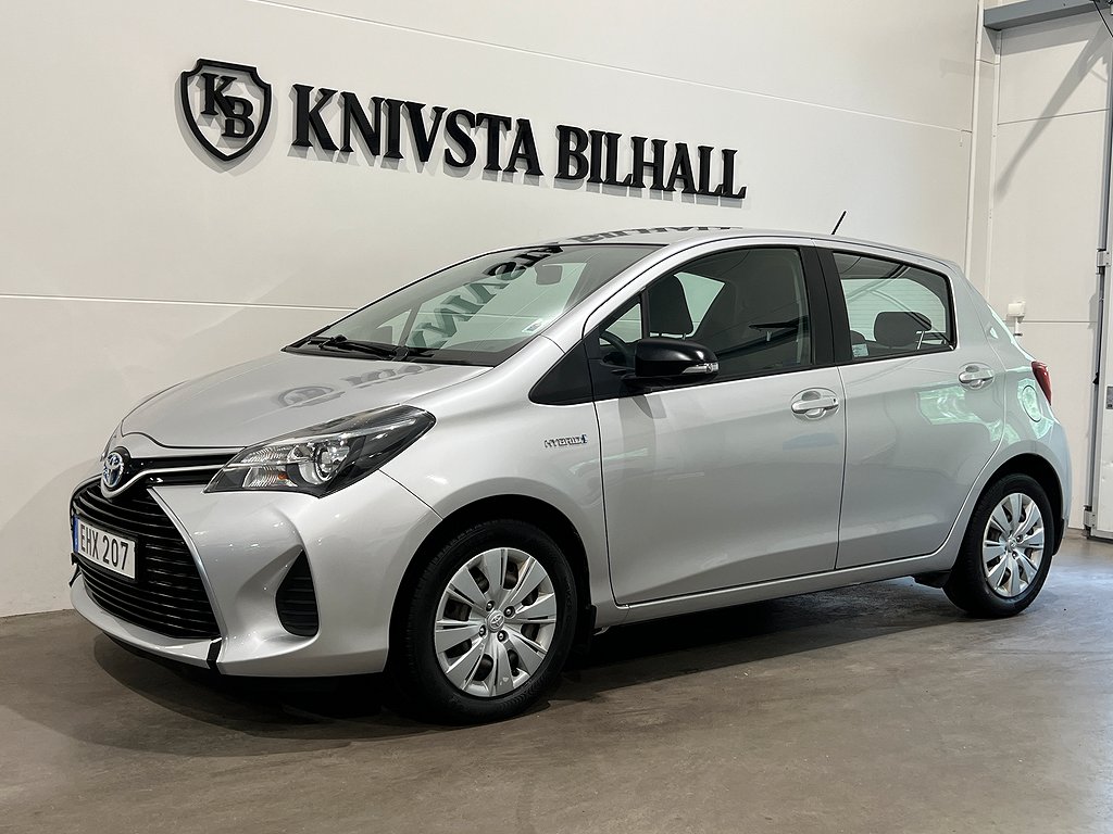 Toyota Yaris Hybrid e-CVT Active PDC Lågmil 67hk