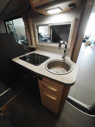 Husbil-integrerad Knaus Van i 550 MF 10 av 16