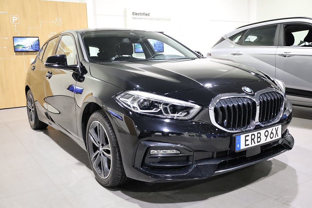 BMW 118I Sport line Navi PDC CarPlay Leasbar 2022