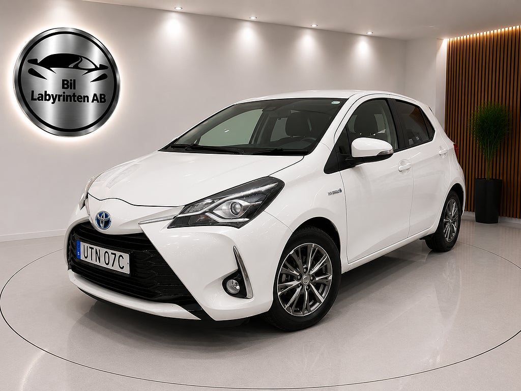 Toyota Yaris Såld// Ny besiktad Hybrid e-CVT Active Euro 6