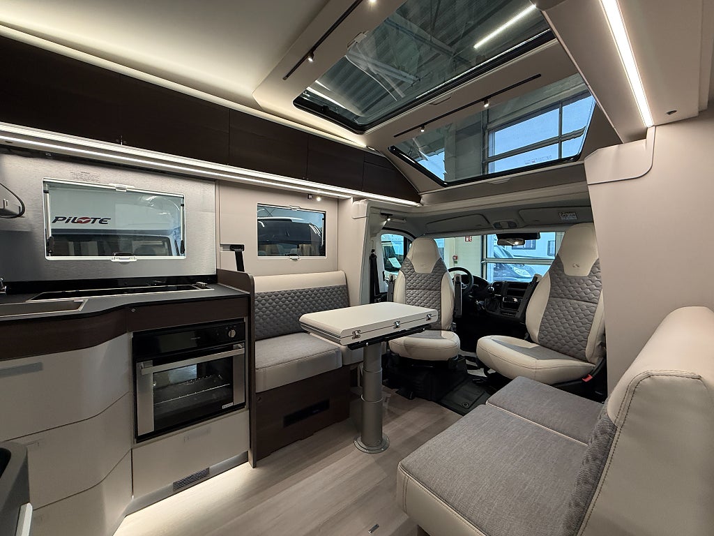 Adria Coral Supreme 670 DC *Queenbed*Automat*