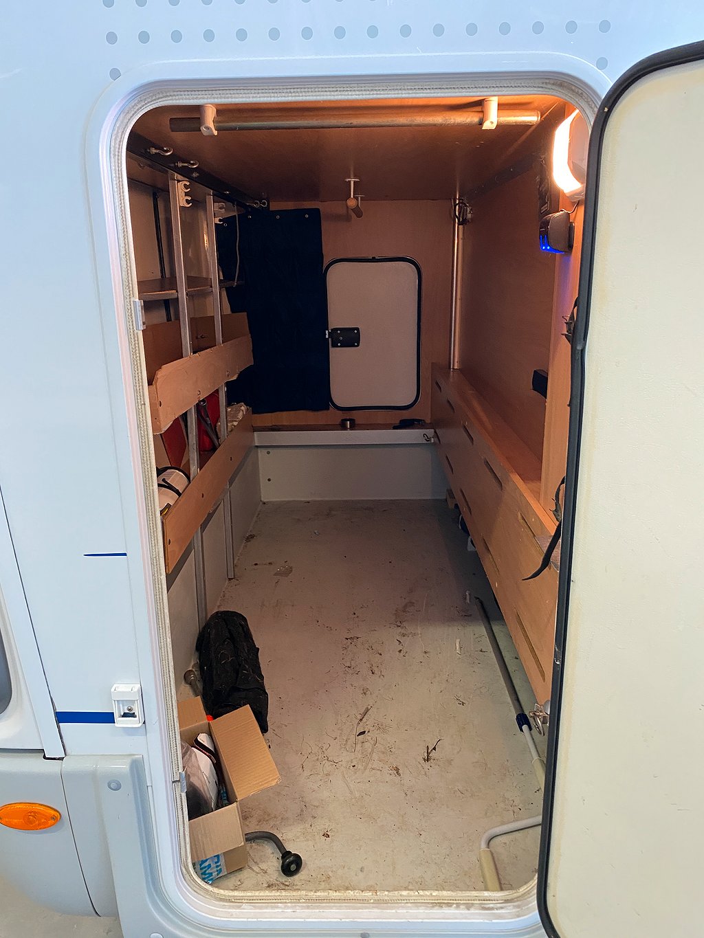Bürstner i 640 Elegance / ALDE / Solcell / B-kort / Dragkrok - Bürstner