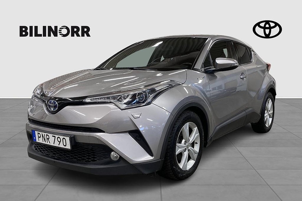 Toyota C-HR Hybrid 1,8 X EDITION SKINN JBL | Vinterhjul | Motorvärm...