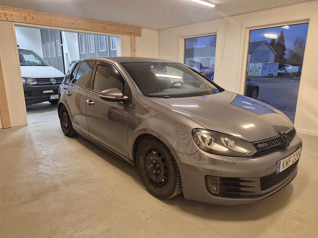 Volkswagen Golf 5-door GTD 2.0 TDI DPF GTD Euro 5 Dynaudio