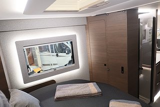 Husbil-integrerad Adria Super Sonic 890 LC 23 av 35