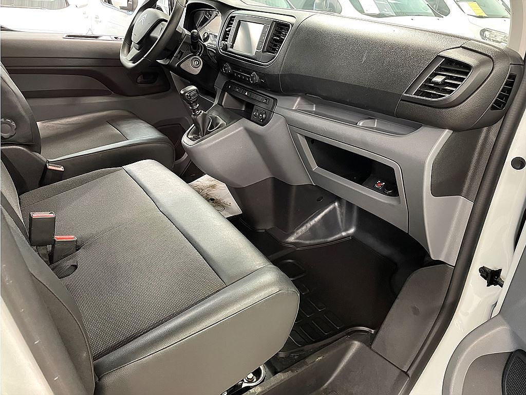 Bild på Citroën Jumpy Business 2.0 BHDi 145hk L2 - VÄRMARE