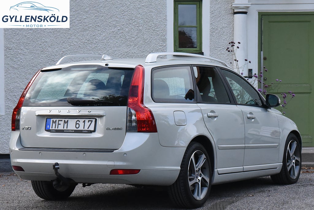 Volvo V50 D2 115hk Kamrem bytt | Dragkrok Värmare P-Sensorer AUX 