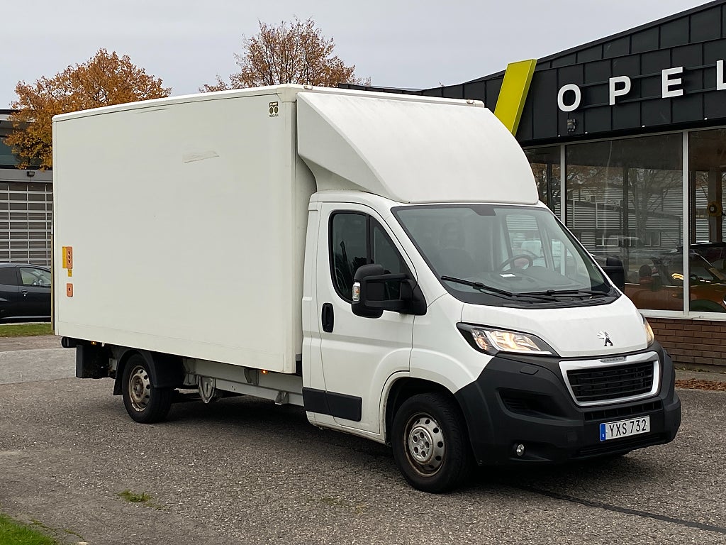 Peugeot Boxer Chassi Cab 335 165 Hk Volymskåp med Gavellift