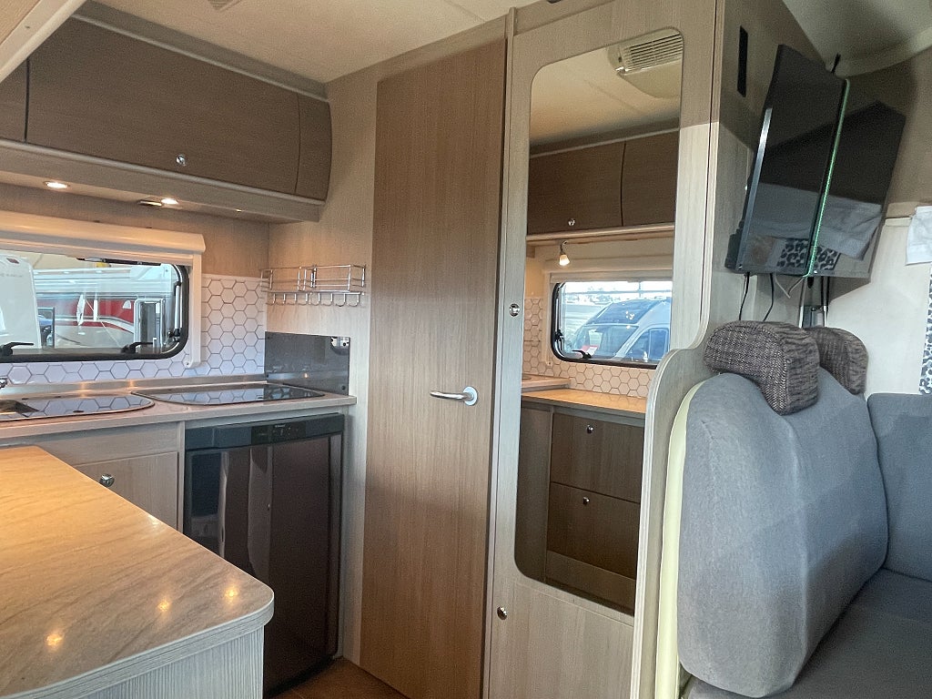 Bürstner Ixeo 585 / Taksäng / Under 6m / B-kort / Solcell / AC-Bodel /  - Bürstner