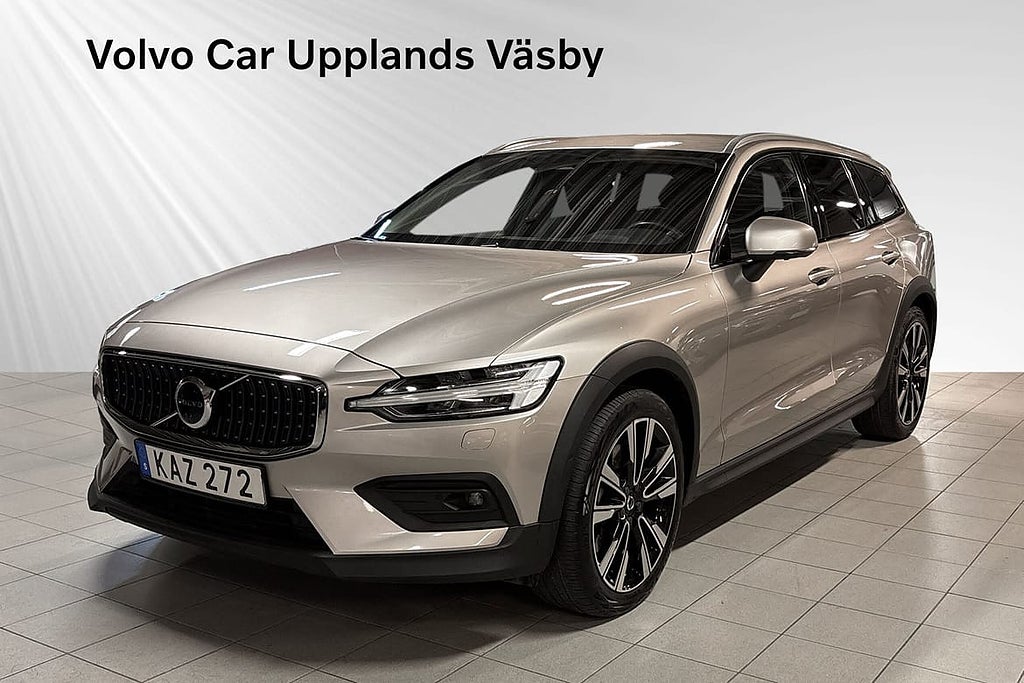Volvo V60 Cross Country B4 AWD Diesel Plus / H&K / 360 kamera