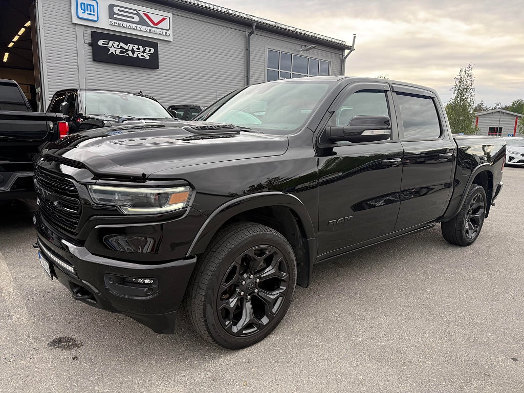 RAM 1500  Limited Night Edition Crew Cab 5.7 V8 HEMI, Superfin!