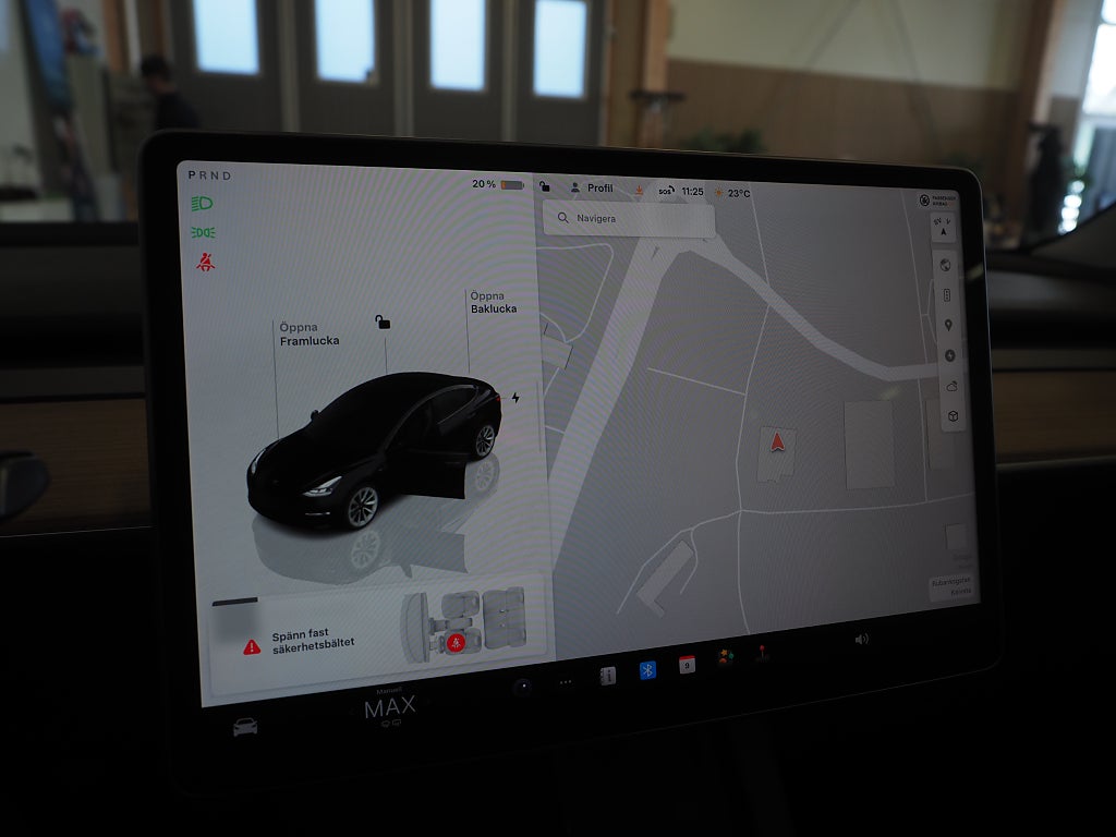Tesla Model 3 Standard Range 283hk Dragkrok Pano Kamera Navi Moms 2023