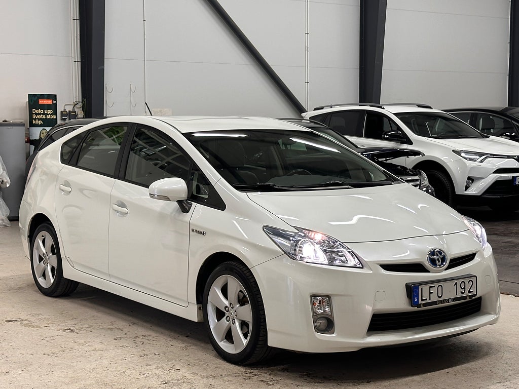 Toyota Prius HYBRID CVT 136HK HEAD-UP  FULLSERVAD TOYOTA LÅGA MIL