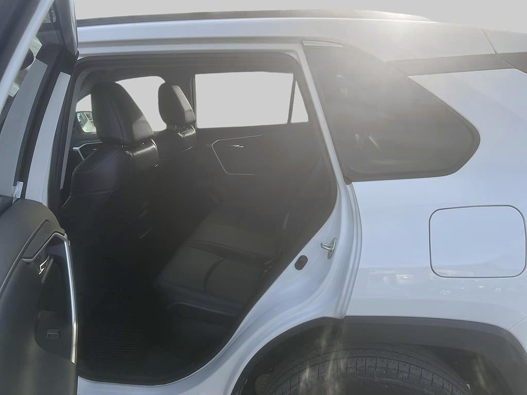 Toyota RAV4 2023 - miniatyr 8
