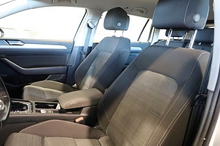 Kombi Volkswagen Passat 13 av 28