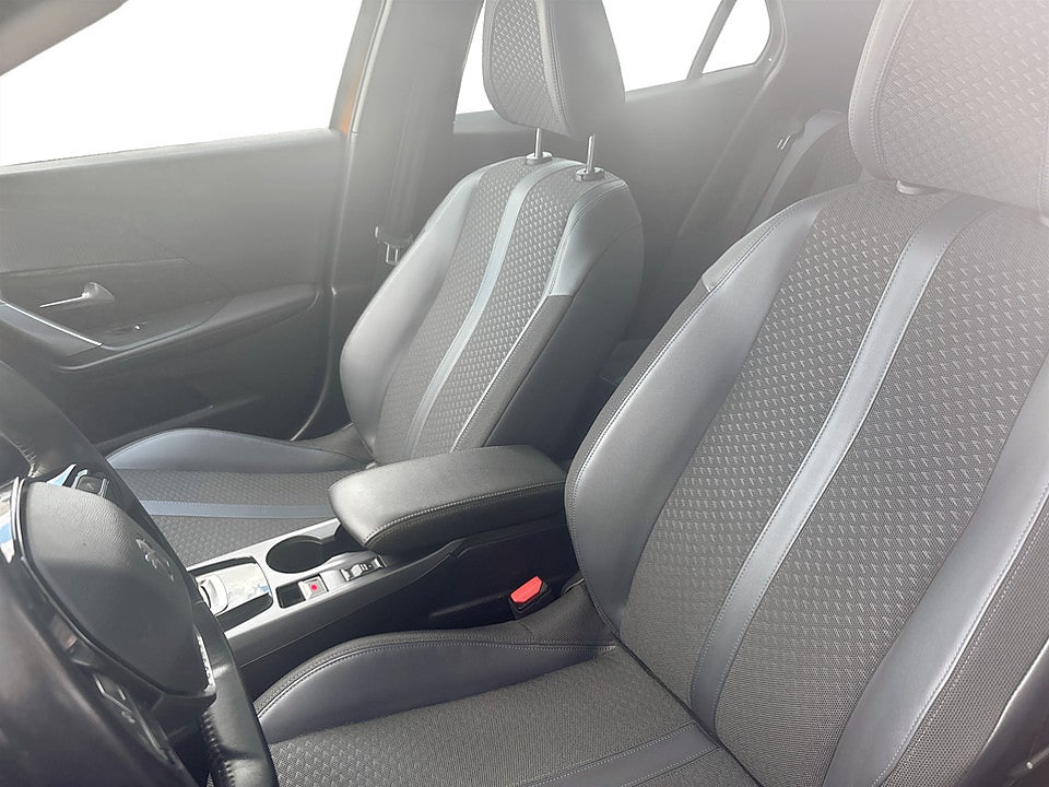 Bild på Peugeot E-2008 Allure 50kWh 136hk Aut B-KAMERA CARPLAY