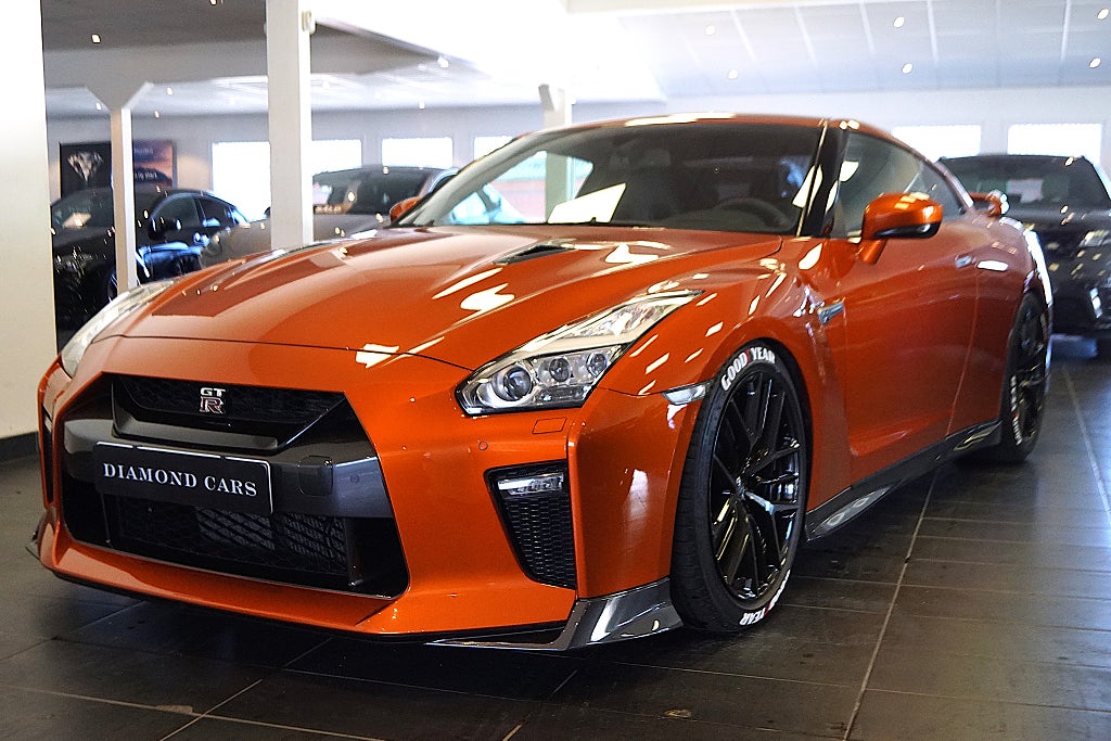 Nissan GT-R Prestige Edition Orange pärleffekt sportavgas Ti...