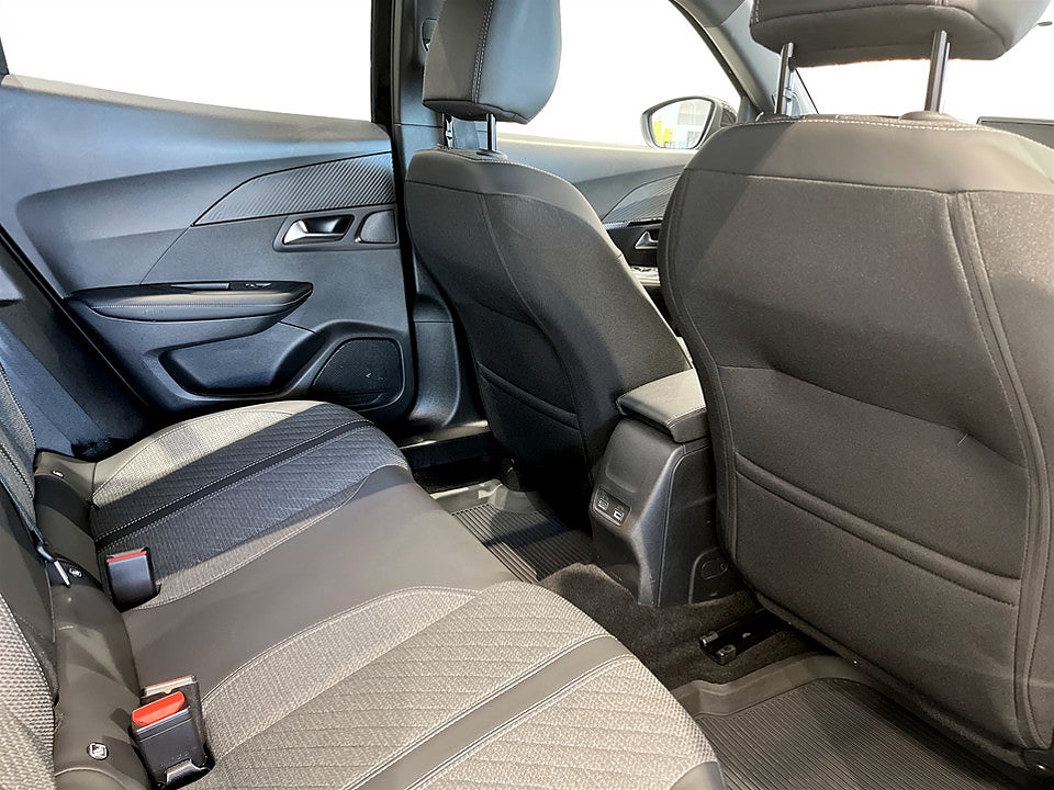 Bild på Peugeot 2008 Allure 1.2 PT 130hk Aut B-KAMERA CARPLAY