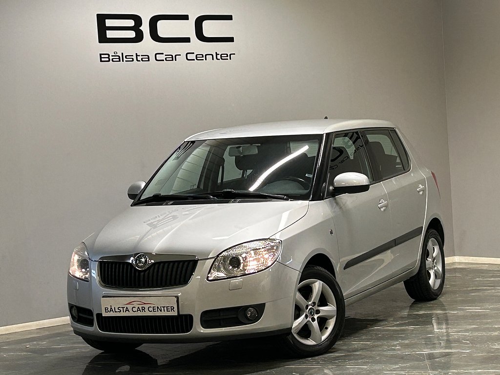 Skoda Fabia 1.2 69hk AUX ISOFIX LÅGA MIL NY SERVAD 1-BRUKARE