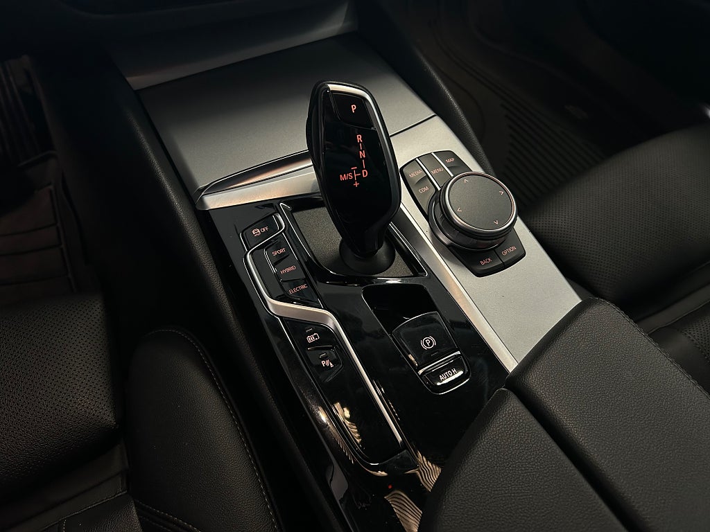 BMW 530e 2021 - miniatyr 16