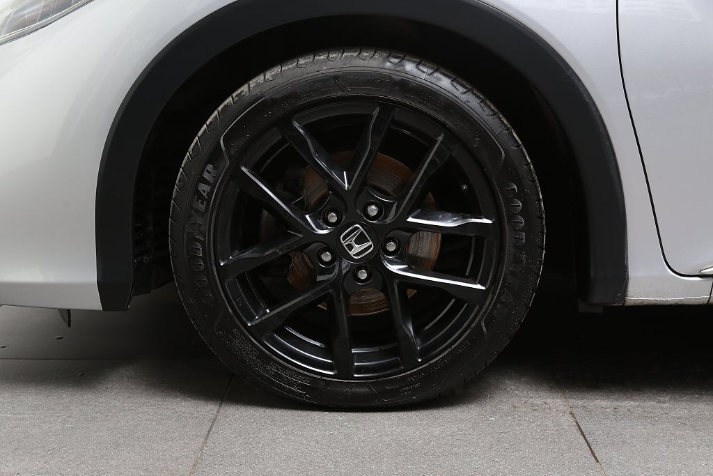 Honda Civic 1,6 i-DTEC 120hk Sport 5d Nybesikt Motorvärmare