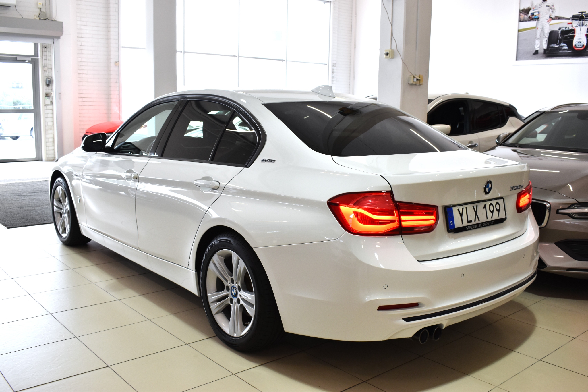 BMW 330 e Plug-in Aut SportLine Värm 2017, bild 3/47