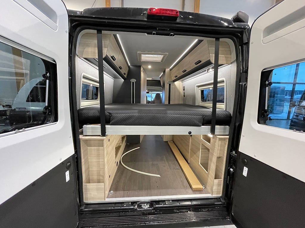 Sun Living V 65 GX / Dieselvärme / Höj & Sänkbarsäng / Automat / B-körkort/ - Sun Living