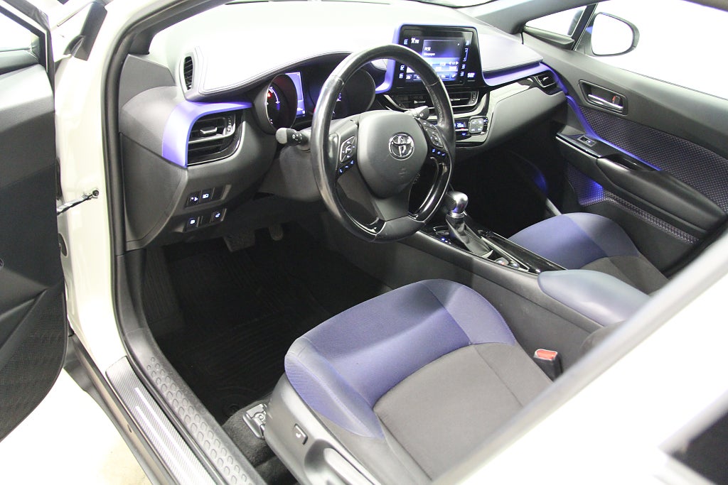 Toyota C-HR Hybrid CVT Nyservad hos Toyota