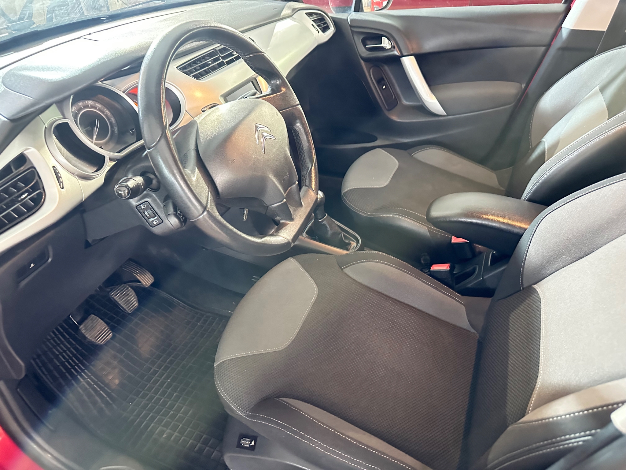 Citroen C3 2012, photo 6/36