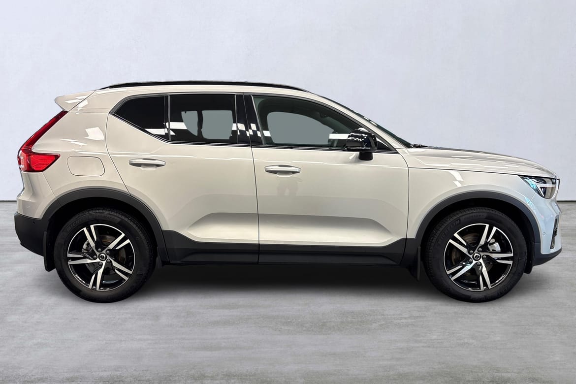 Volvo XC40 B3 FWD Bensin Plus Dark 2025, bild 3/10