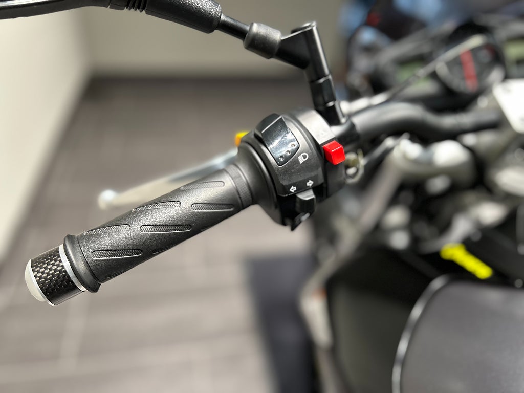 Suzuki GSR600 B-King / Premium sadel / Puig vindruta / Tail-tidy