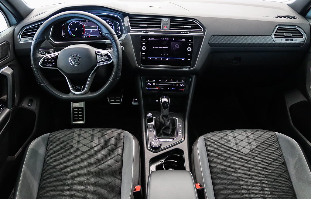 Volkswagen Tiguan 2.0 TDI 4Motion R-Line Värmare Drag Navi