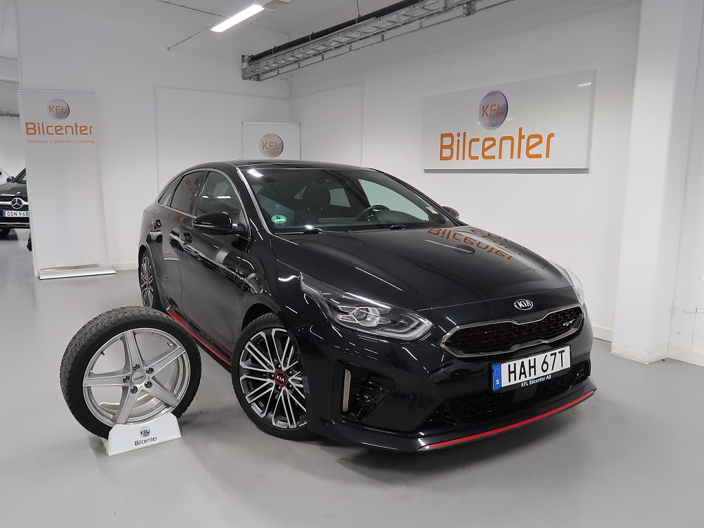 Kia ProCee'd GT 1.6 T-GDI 204hk V-Däck ingår Cockpit-Taklucka-JBL-El