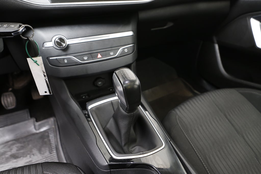 Peugeot 308 1,2 e-THP 110hk Active Kombi Panorama