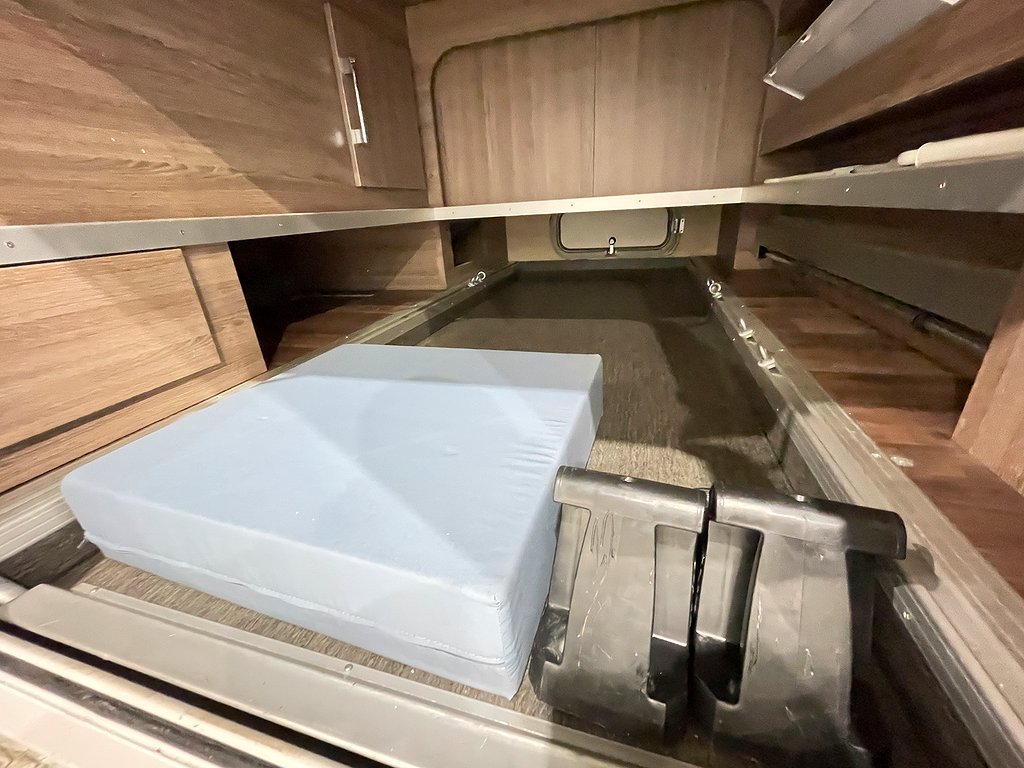 Kabe TMI 810 LXL /Hyd-stöd/AC bodel/Solcell/Litium/AUT180hk - Kabe