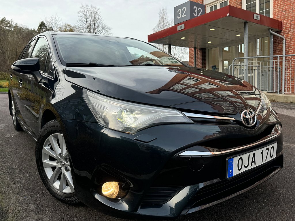 Toyota Avensis  1.8 147HK/BiXenon/Kyeless/Drag Nybesiktigad