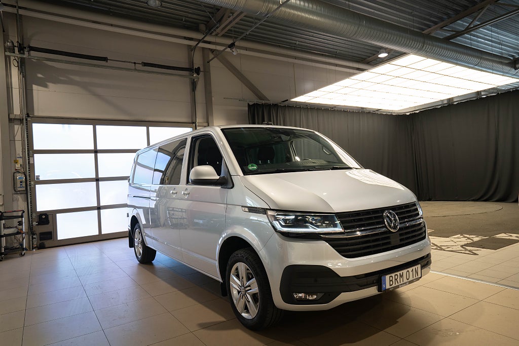 Volkswagen Transporter Kombi TDI 5-sits LÅNG L2 D-VÄRM COCKPIT 1 ÄGARE MOMS