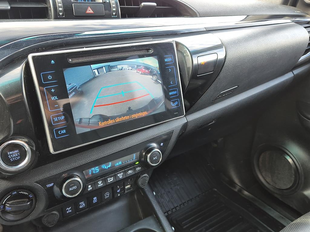 Toyota Hilux Double Cab 2.4 D Ultimate 150 hk Aut Vhjul