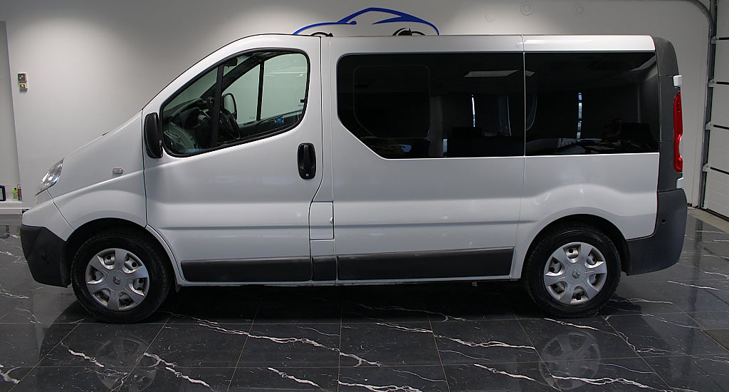 Renault Trafic Kombi 2.0 Automat 9-Sitsig Dragkrok Lågmilare Garanti