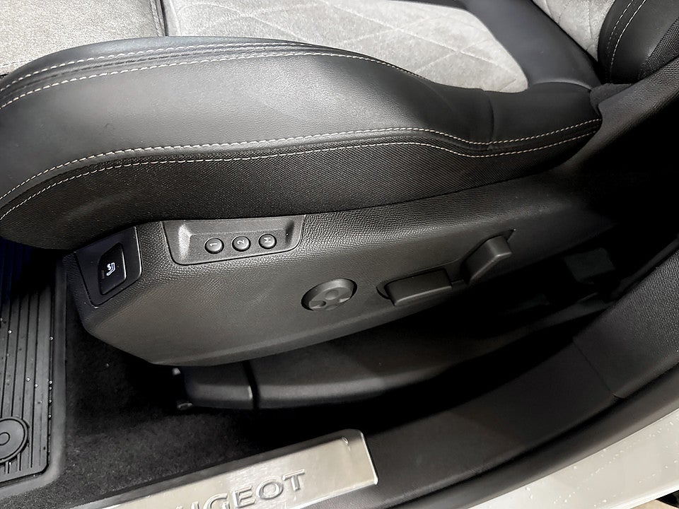 Bild på Peugeot 3008 GT PHEV 300hk Aut AWD 360° PANO ELSTOL MED MINNE 